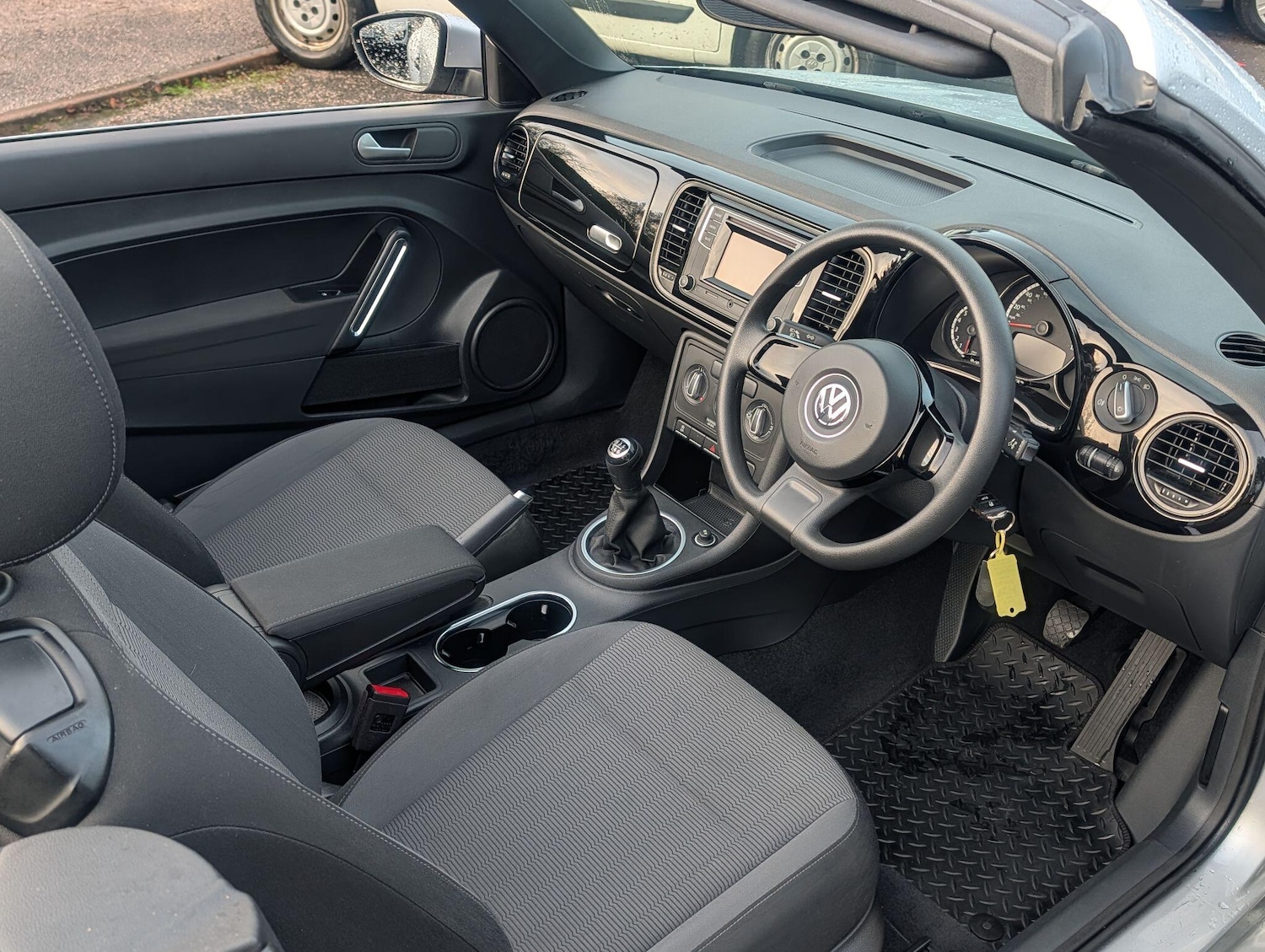 Used Volkswagen Beetle 2016 for sale - 76994160: Photo 22