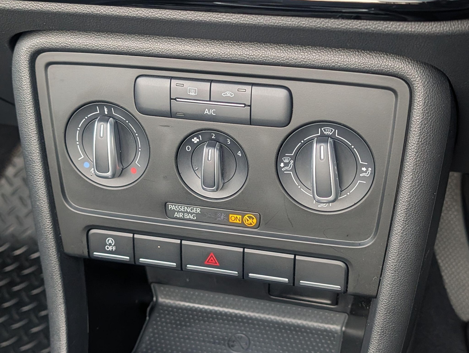 Used Volkswagen Beetle 2016 for sale - 76994160: Photo 25