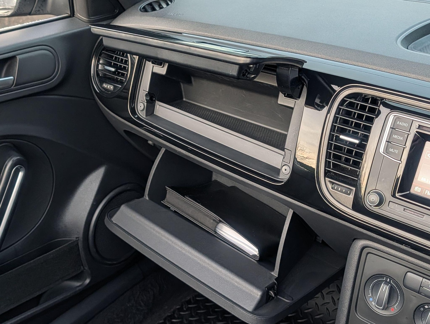 Used Volkswagen Beetle 2016 for sale - 76994160: Photo 28