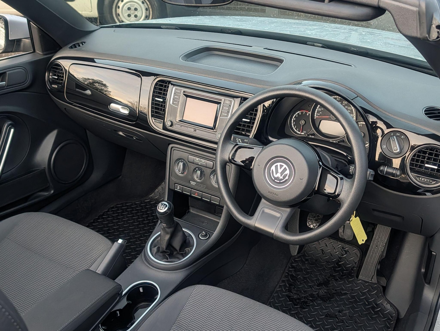 Used Volkswagen Beetle 2016 for sale - 76994160: Photo 3