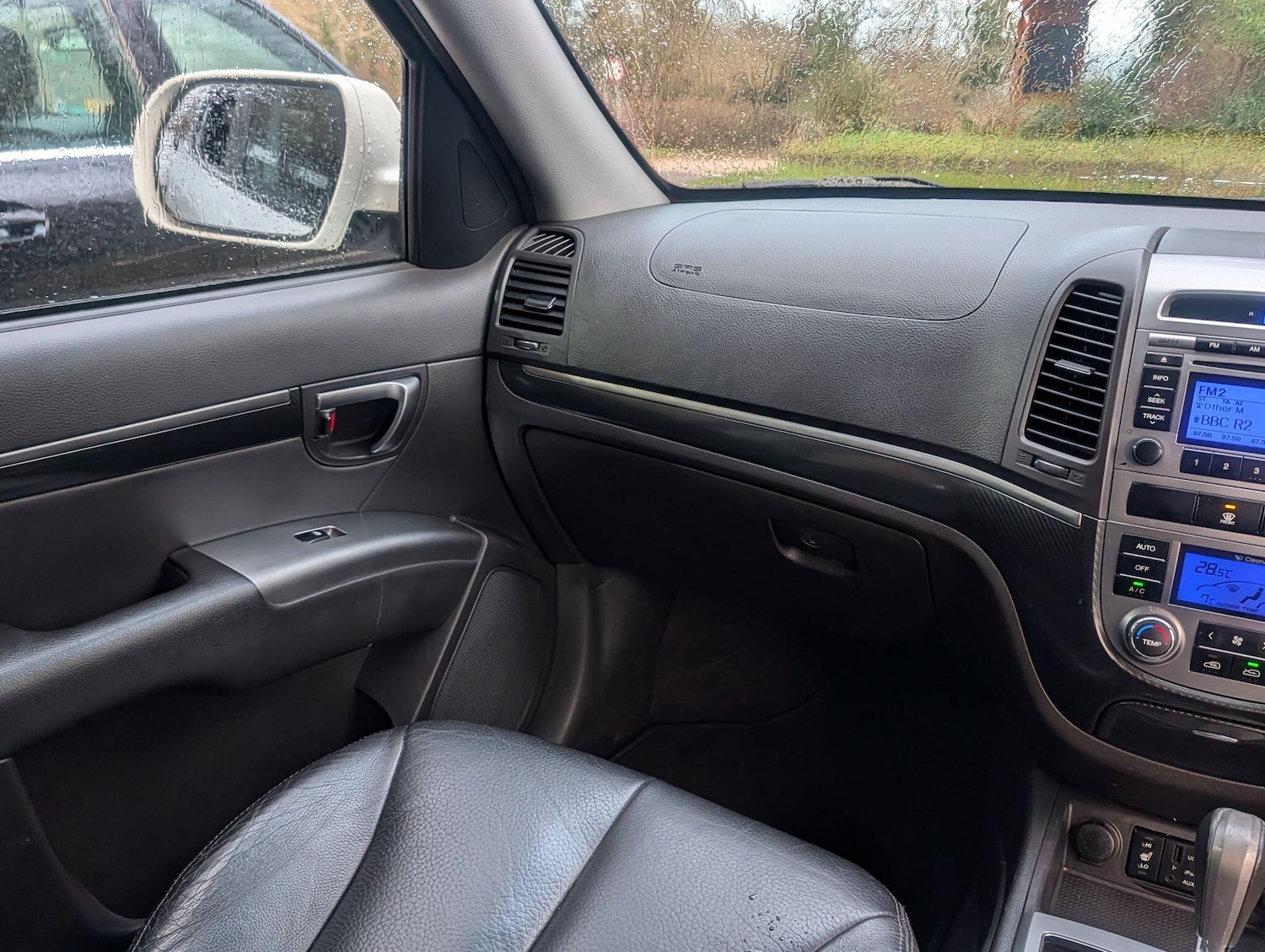 Used Hyundai Santa Fe 2010 for sale - 77230414: Photo 24