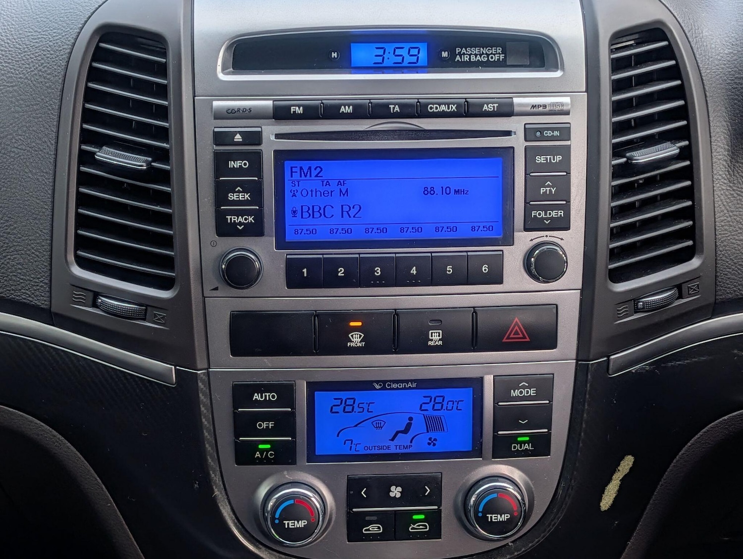 Used Hyundai Santa Fe 2010 for sale - 77230414: Photo 27