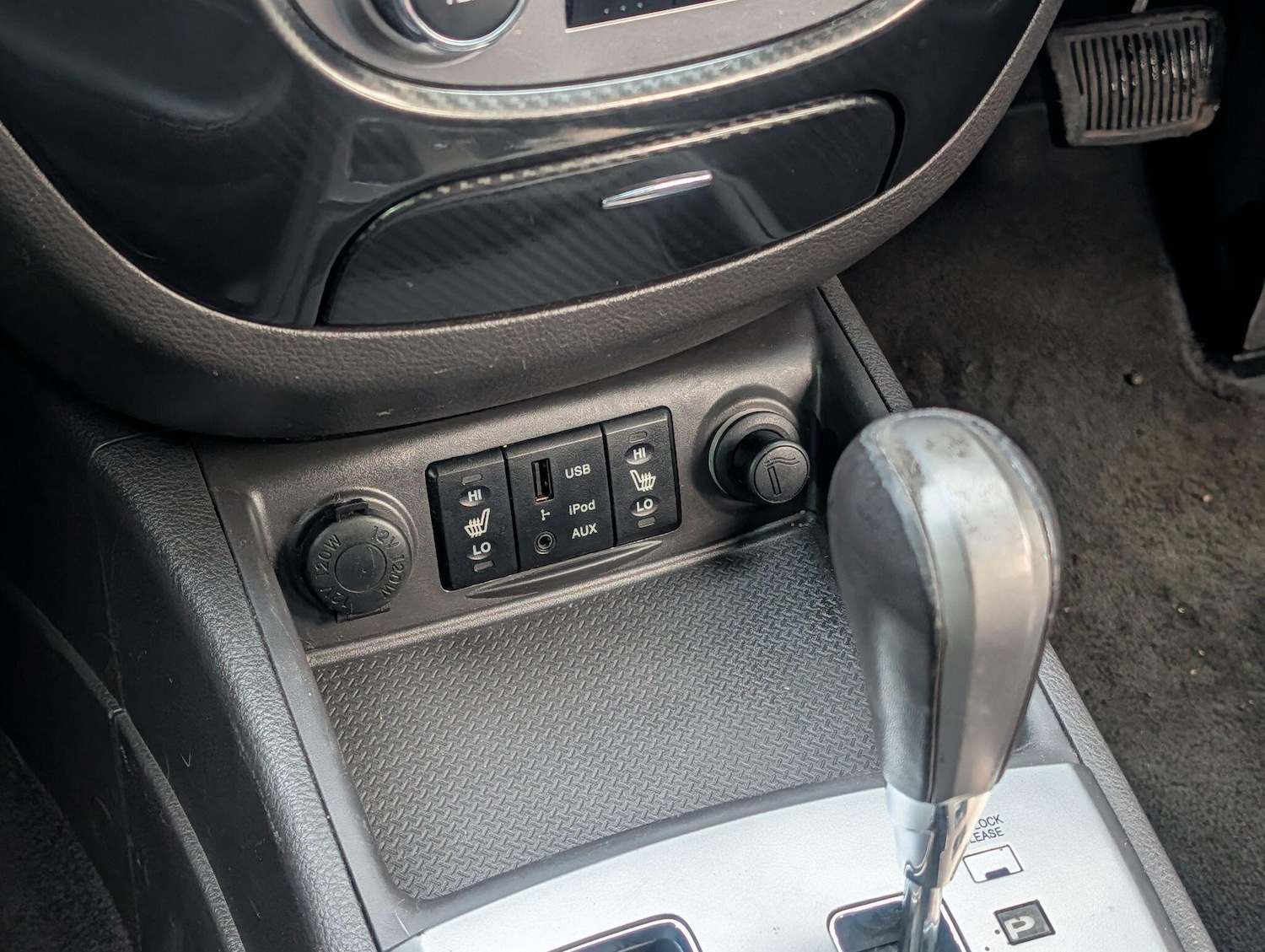 Used Hyundai Santa Fe 2010 for sale - 77230414: Photo 28