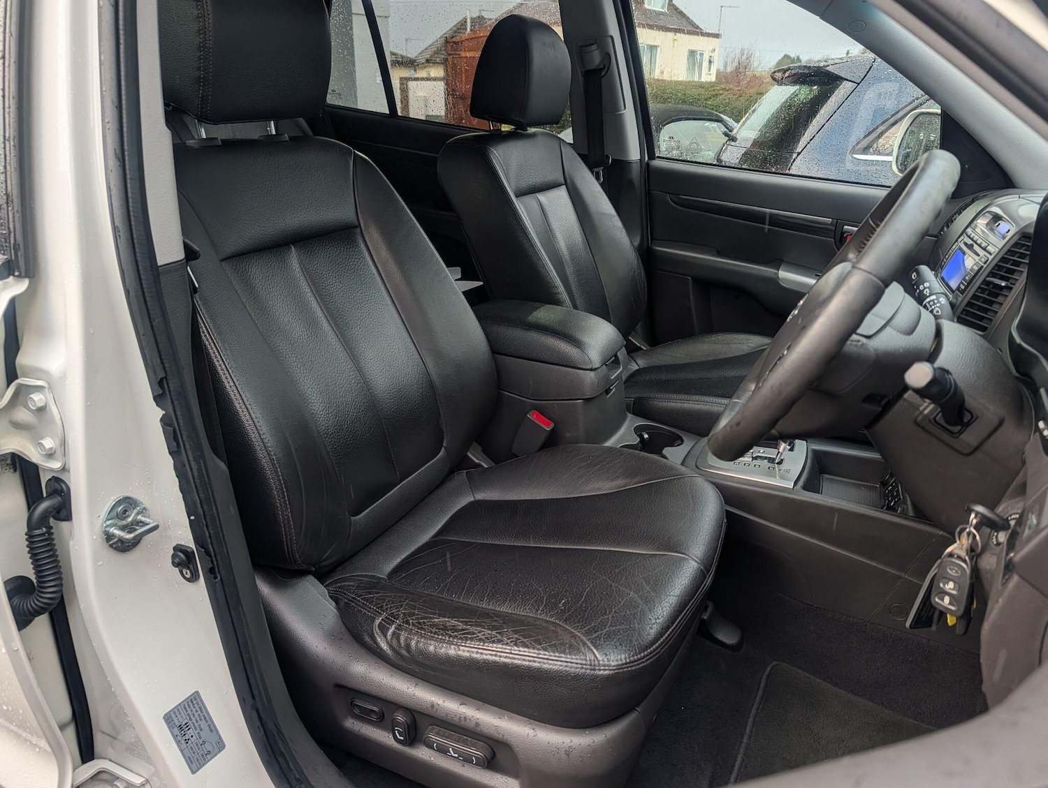 Used Hyundai Santa Fe 2010 for sale - 77230414: Photo 3