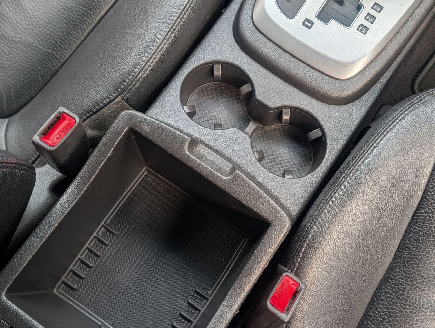 Used Hyundai Santa Fe 2010 for sale - 77230414: Photo 30