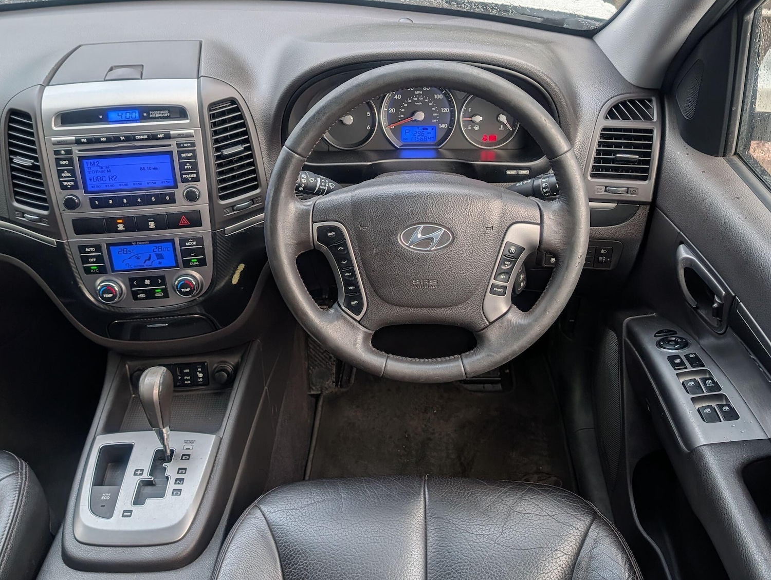 Used Hyundai Santa Fe 2010 for sale - 77230414: Photo 31