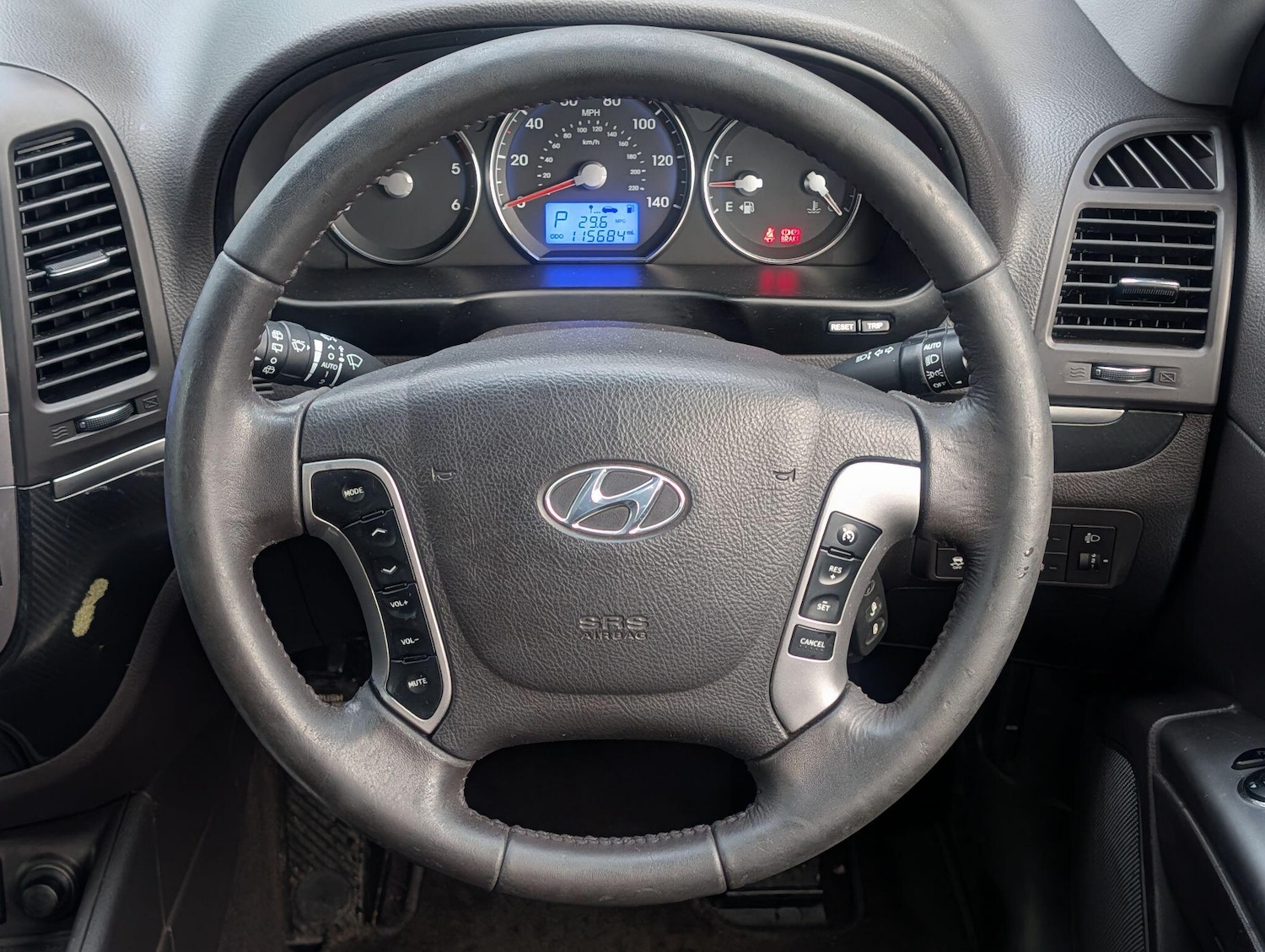 Used Hyundai Santa Fe 2010 for sale - 77230414: Photo 32