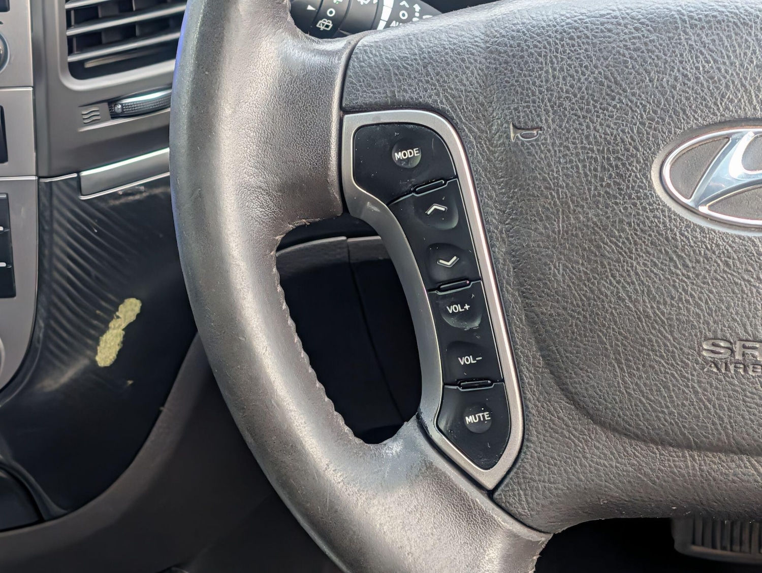 Used Hyundai Santa Fe 2010 for sale - 77230414: Photo 33