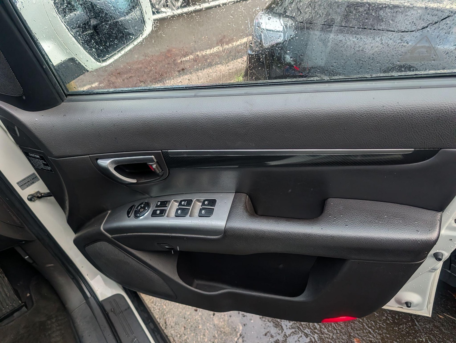 Used Hyundai Santa Fe 2010 for sale - 77230414: Photo 35