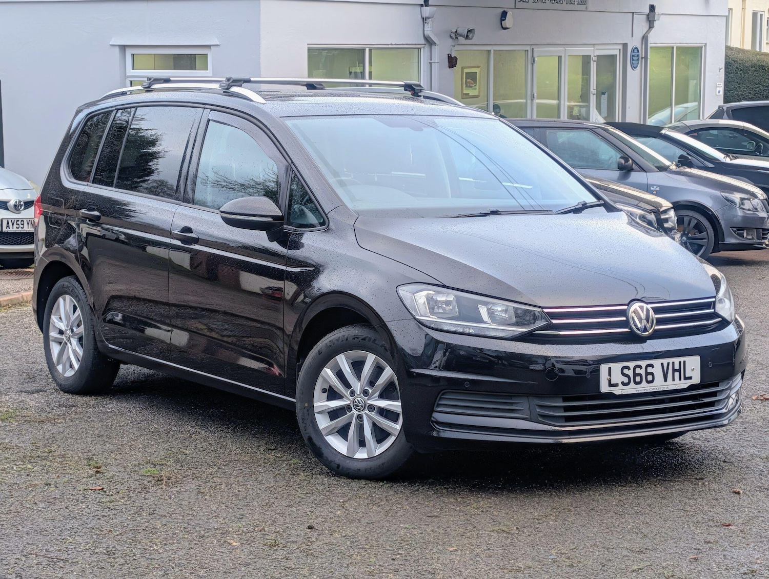 Used Volkswagen Touran 2016 for sale - 77345340: Photo 1