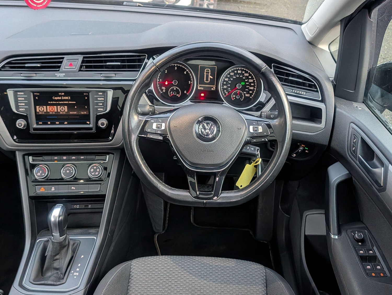 Used Volkswagen Touran 2016 for sale - 77345340: Photo 2