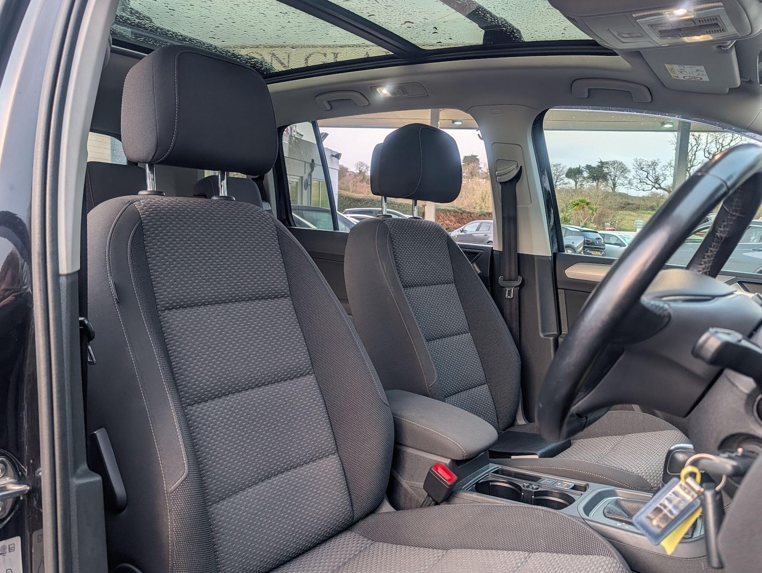 Used Volkswagen Touran 2016 for sale - 77345340: Photo 3