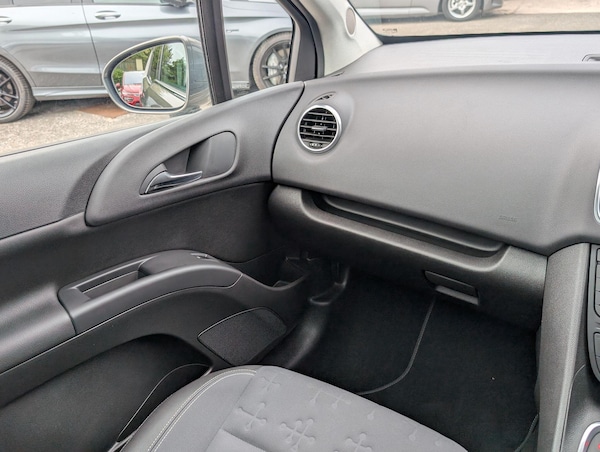 Used Vauxhall Meriva 2015 for sale - 75492455: Photo 38