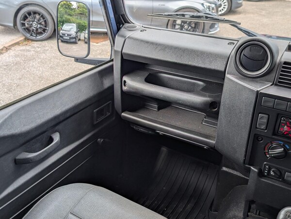 Used Land Rover Defender 90 2010 for sale - 73858248: Photo 35