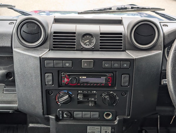 Used Land Rover Defender 90 2010 for sale - 73858248: Photo 36