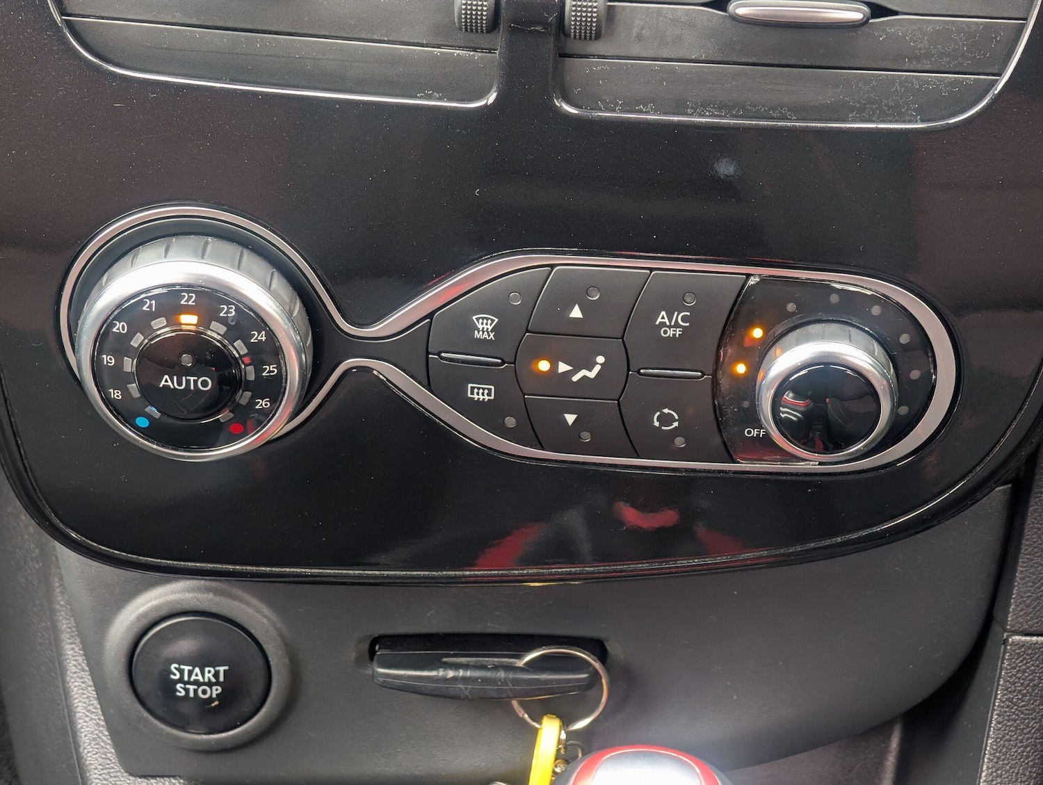 Used Renault Clio for sale - 77925305: Photo 38