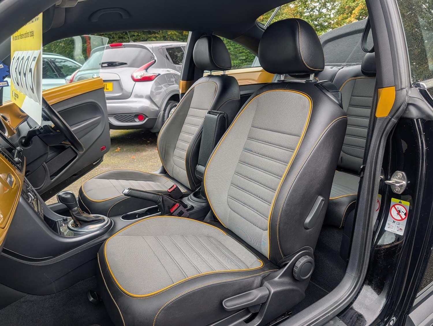 Used Volkswagen Beetle 2017 for sale - 76153173: Photo 2