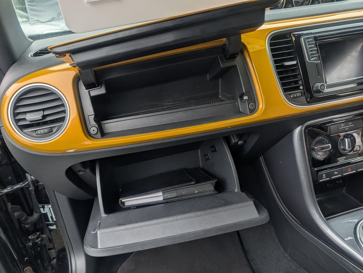 Used Volkswagen Beetle 2017 for sale - 76153173: Photo 9