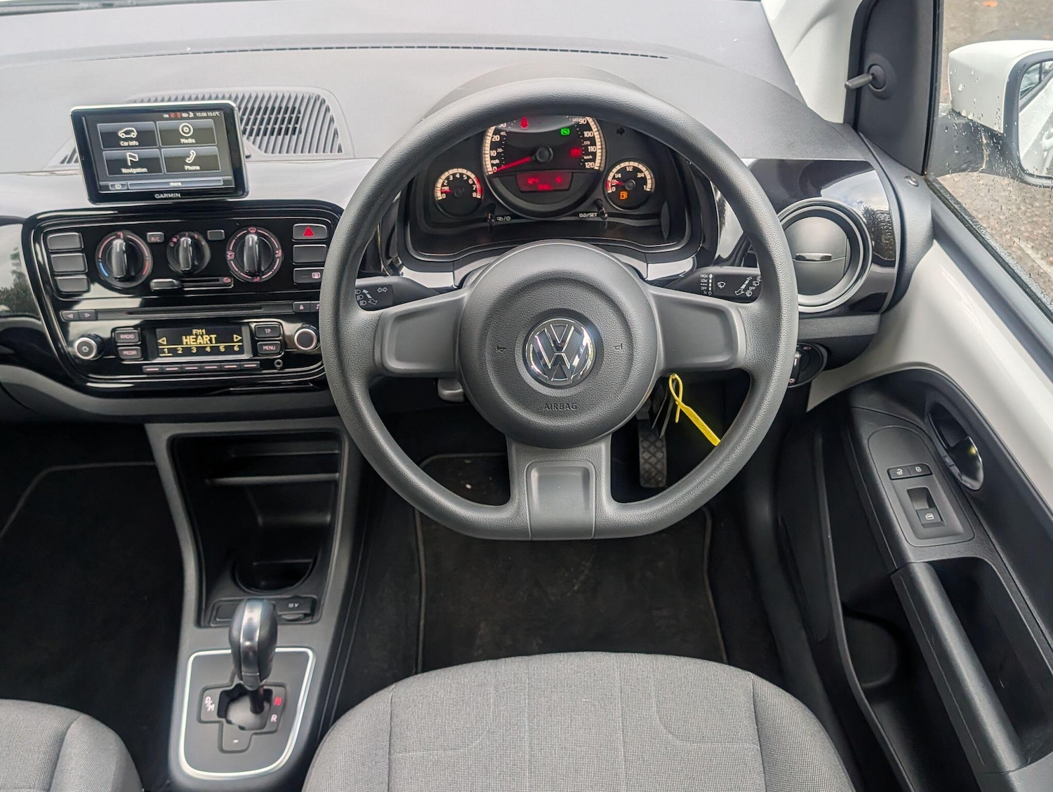 Used Volkswagen up! 2014 for sale - 76336733: Photo 2