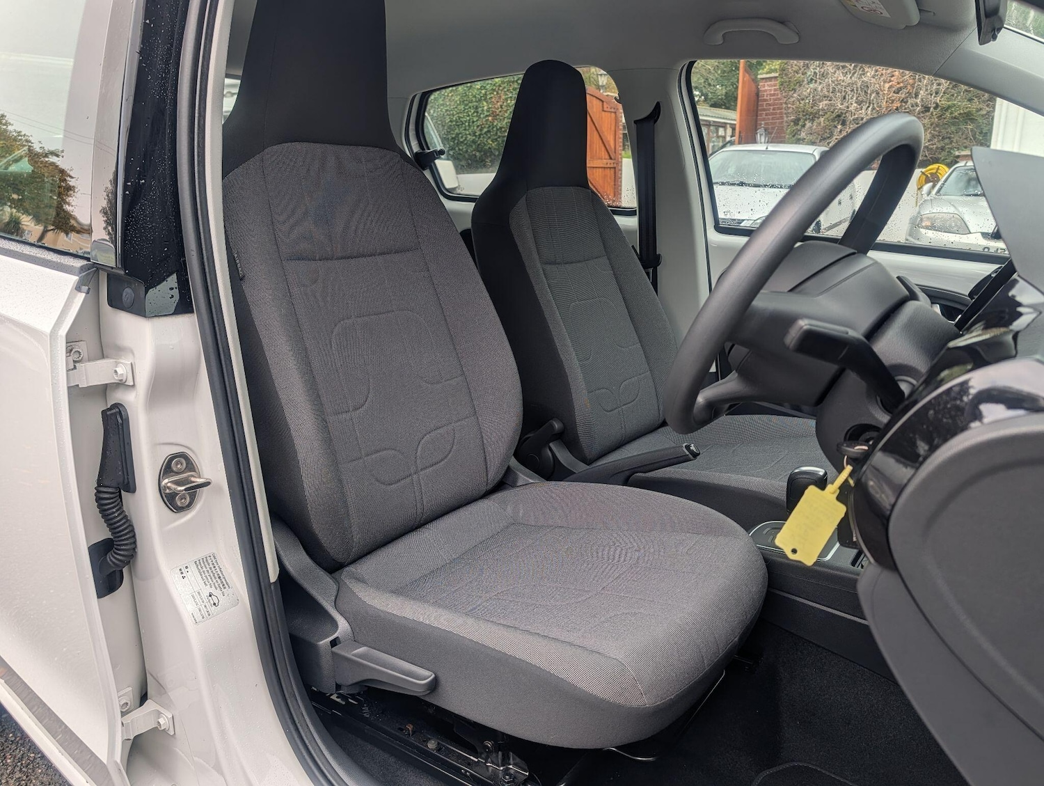 Used Volkswagen up! 2014 for sale - 76336733: Photo 3