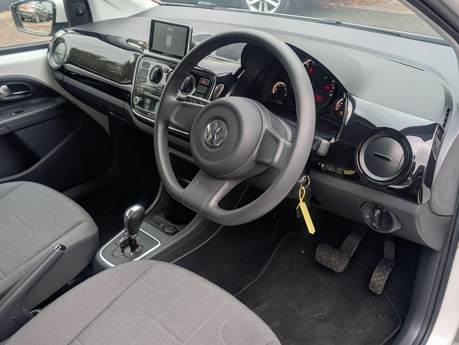 Used Volkswagen up! 2014 for sale - 76336733: Photo 36