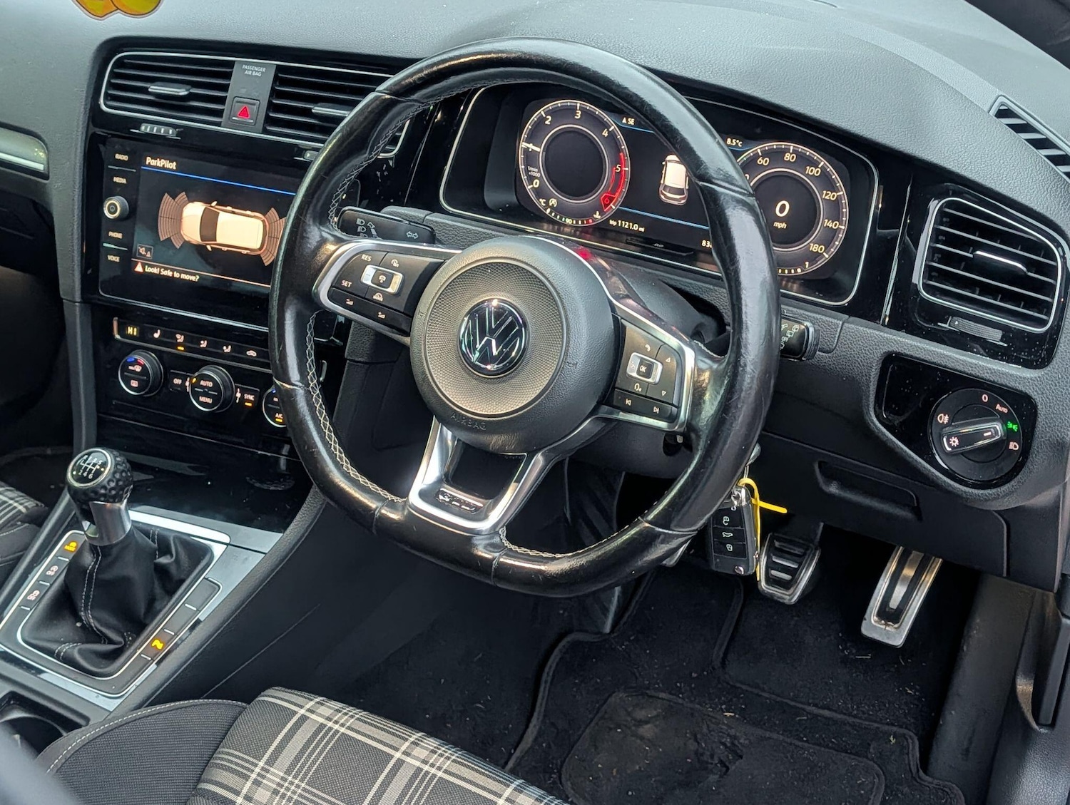 Used Volkswagen Golf 2017 for sale - 77387124: Photo 2