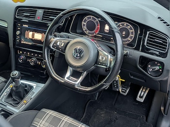 Used Volkswagen Golf 2017 for sale - 77387124: Photo