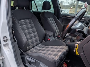 Used Volkswagen Golf 2017 for sale - 77387124: Photo