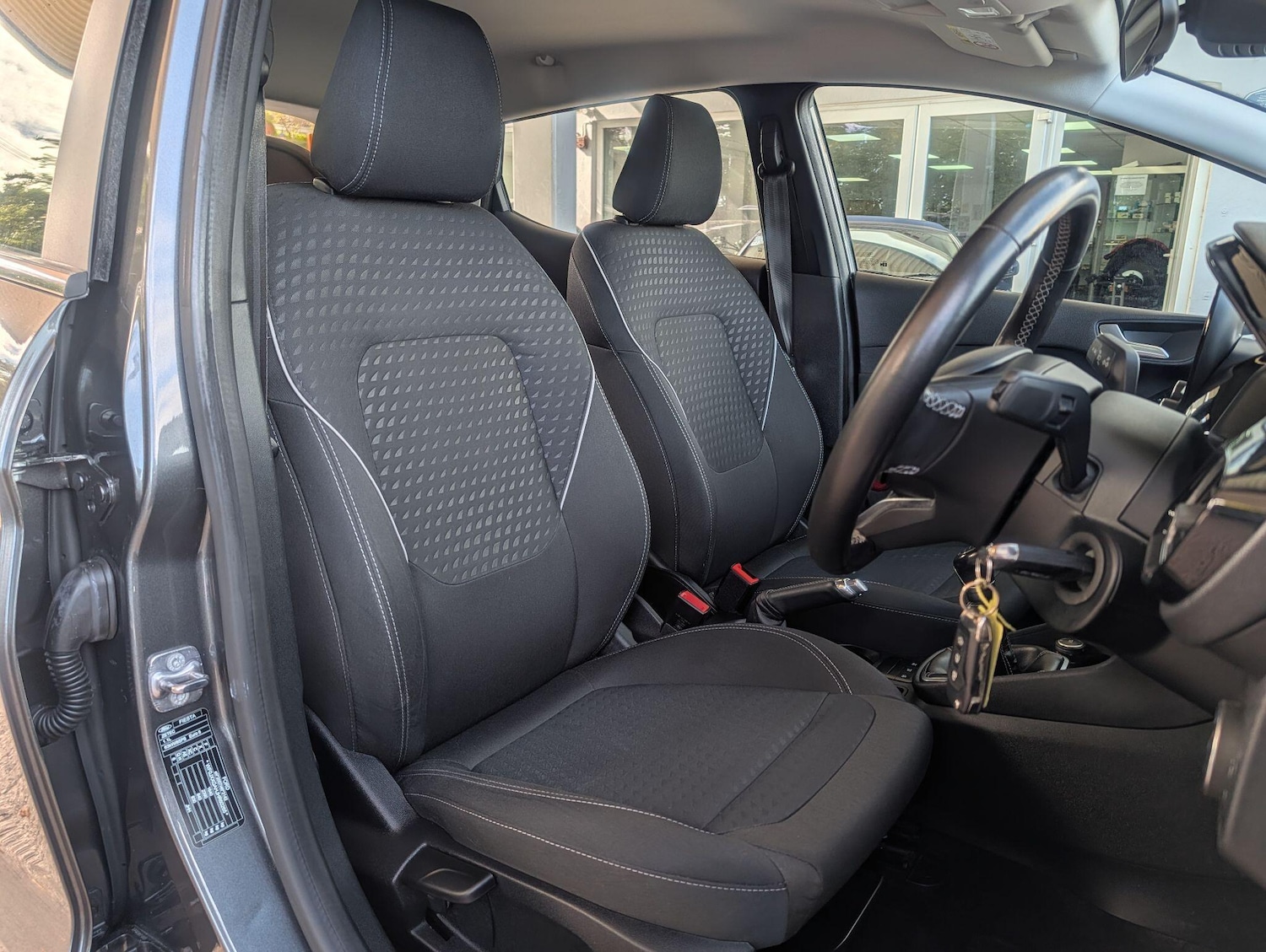 Used Ford Fiesta 2017 for sale - 76247903: Photo 3