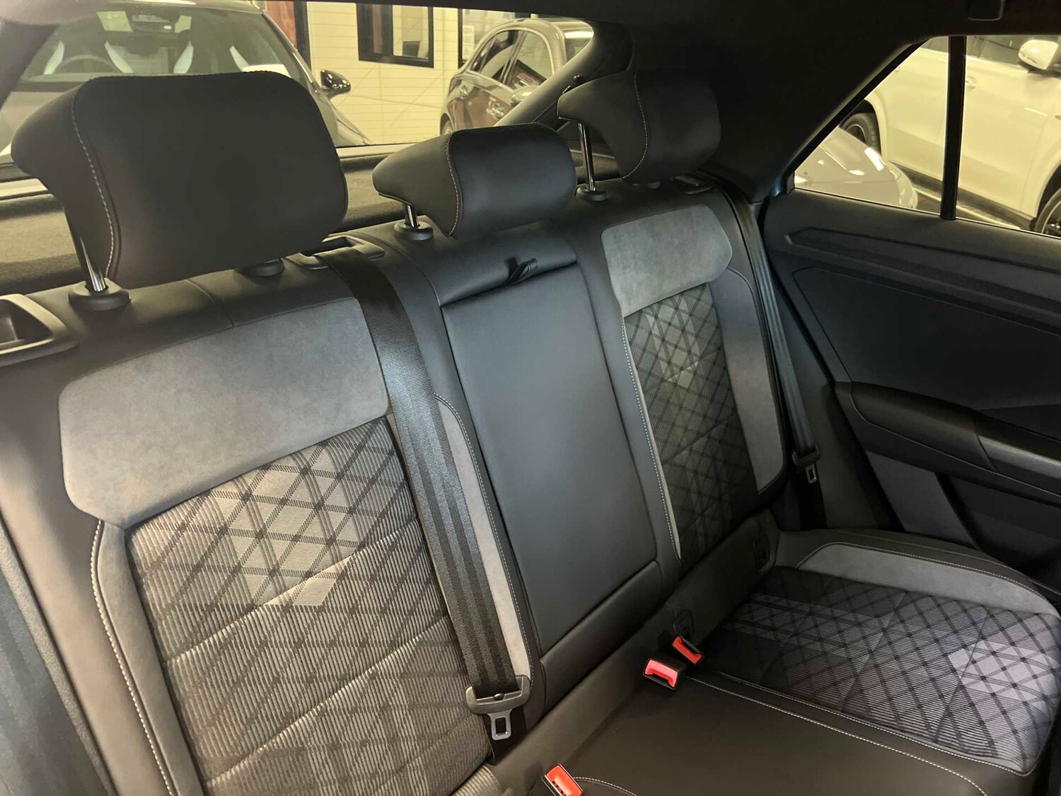 Used Volkswagen T-Roc for sale - 77429175: Photo 25