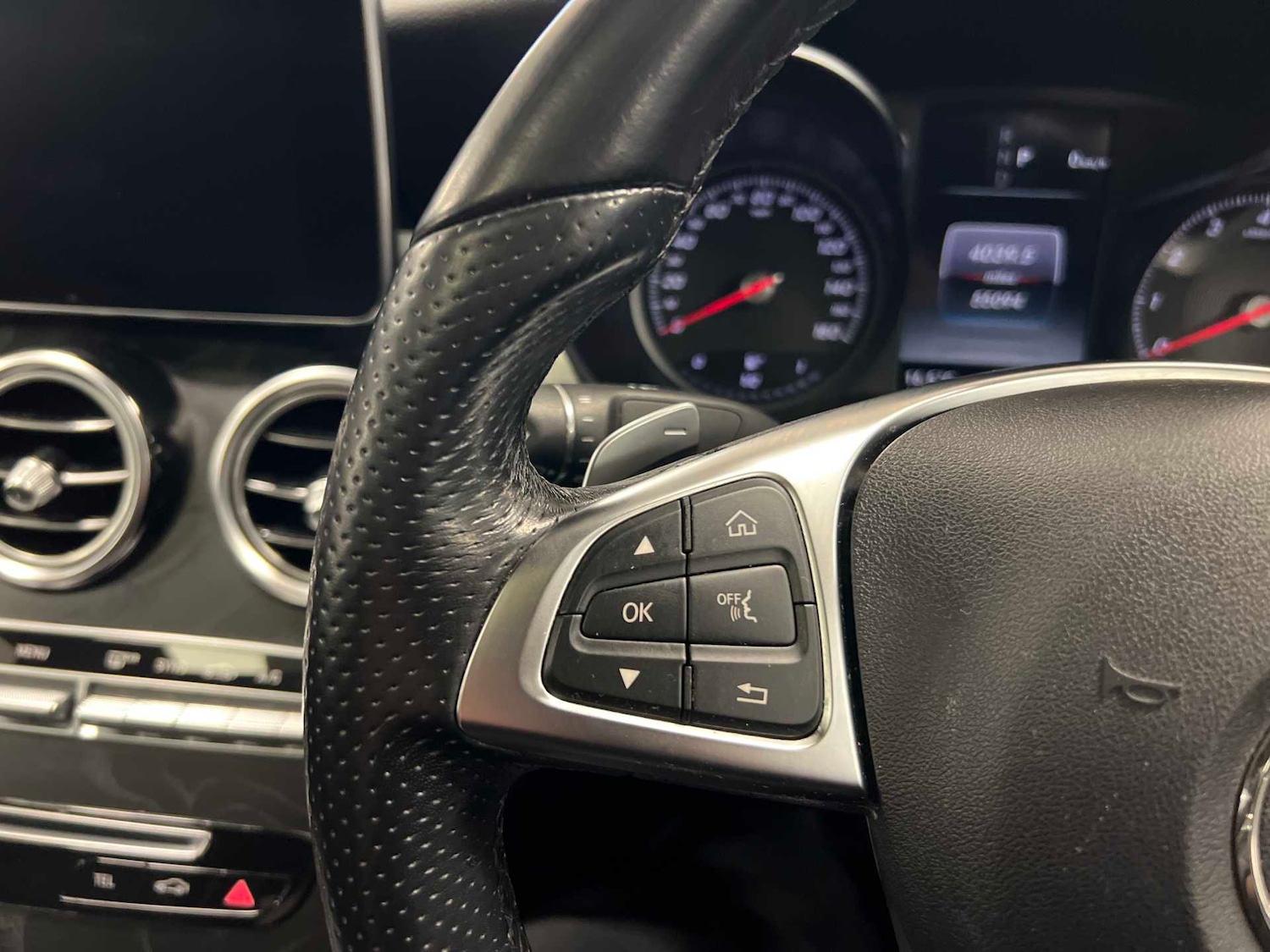 Used Mercedes-Benz GLC 2018 for sale - 76575937: Photo 12