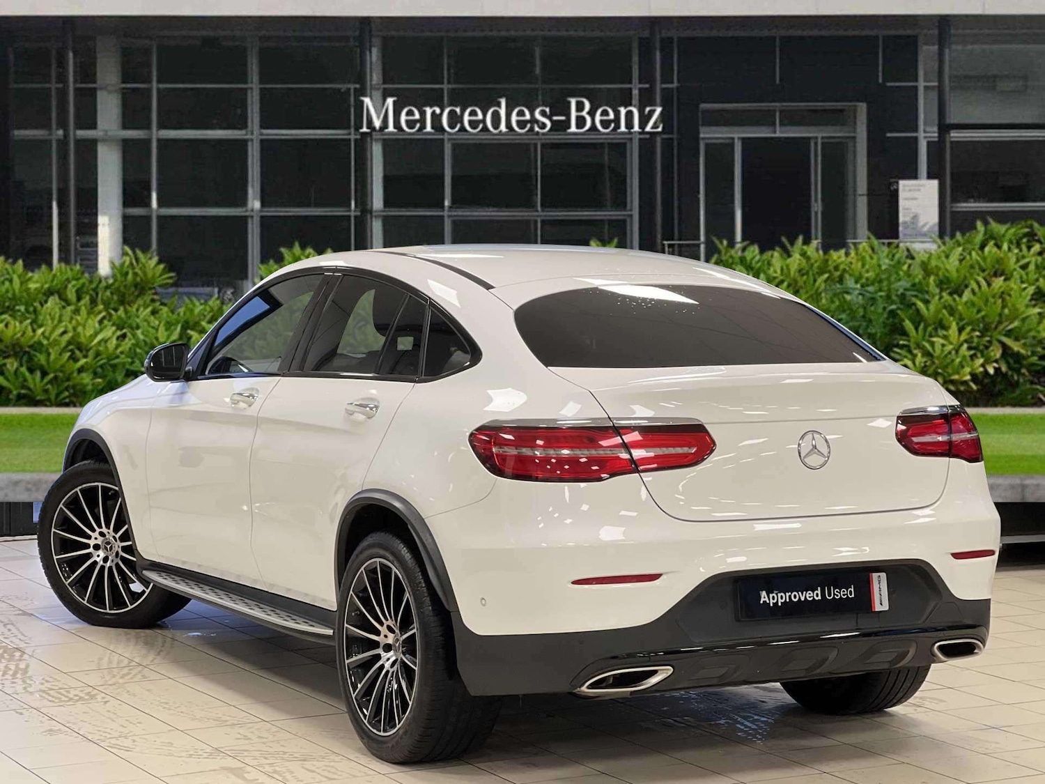 Used Mercedes-Benz GLC 2018 for sale - 76575937: Photo 2