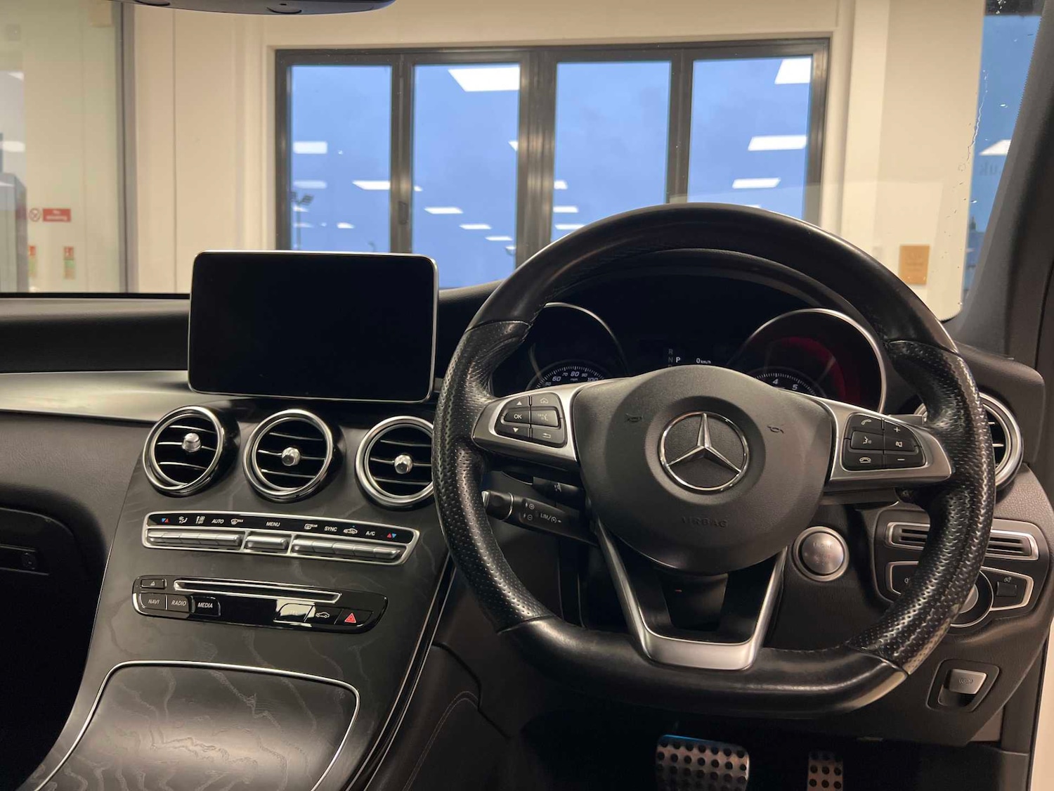 Used Mercedes-Benz GLC 2018 for sale - 76575937: Photo 9