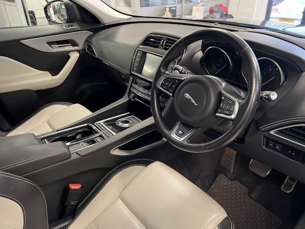 Used Jaguar F-Pace 2017 for sale - 76310741: Photo 12