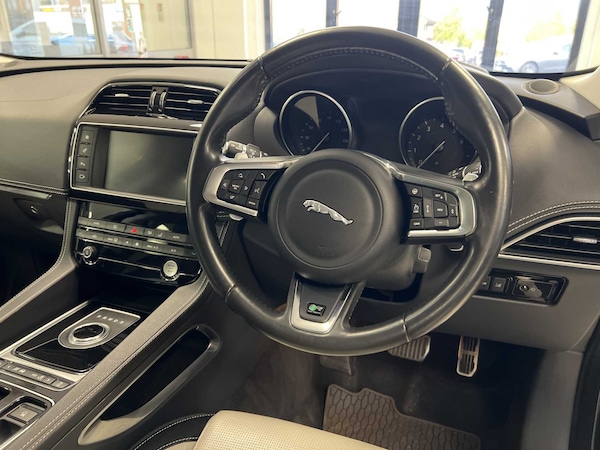 Used Jaguar F-Pace 2017 for sale - 76310741: Photo 13