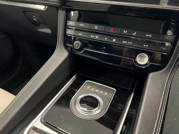 Used Jaguar F-Pace 2017 for sale - 76310741: Photo 21