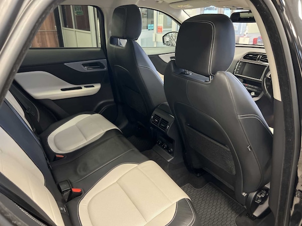 Used Jaguar F-Pace 2017 for sale - 76310741: Photo 33
