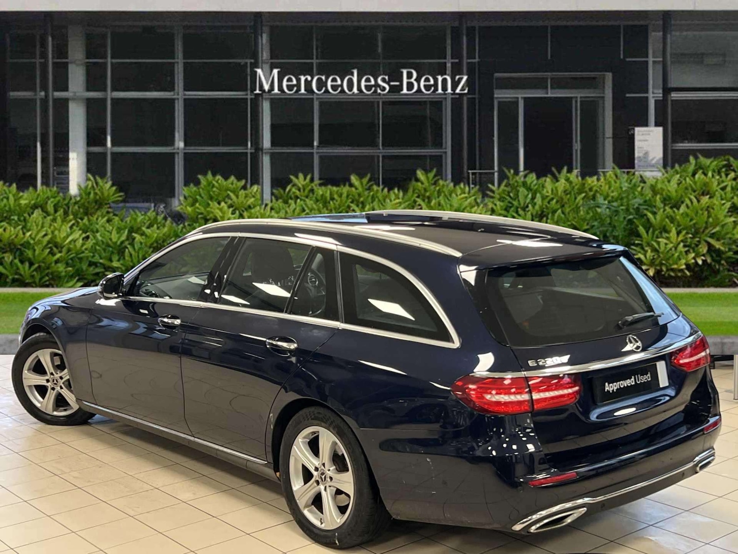 Used Mercedes-Benz E Class 2018 for sale - 76761130: Photo 2