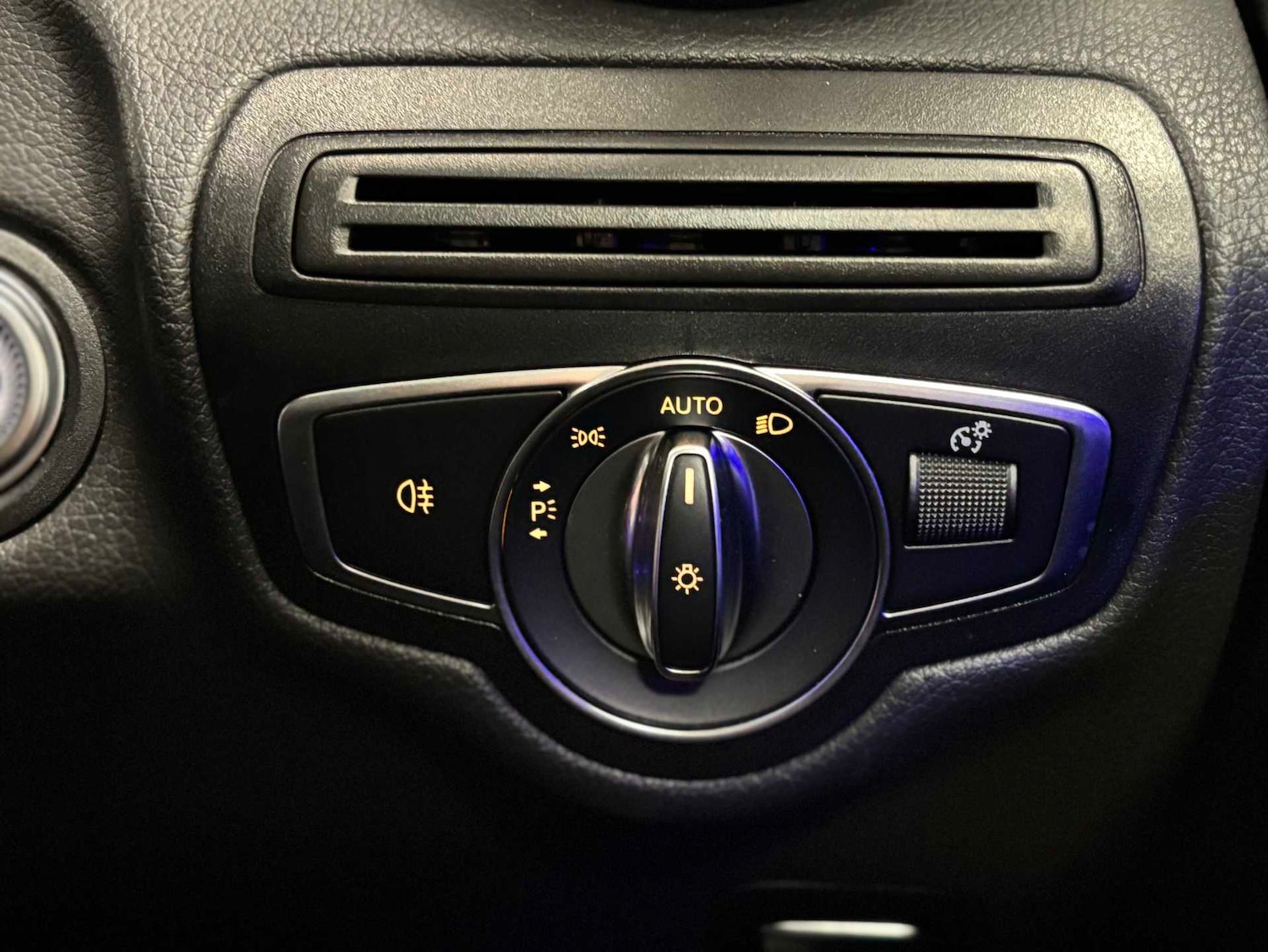 Used Mercedes-Benz GLC 2023 for sale - 76624720: Photo 23