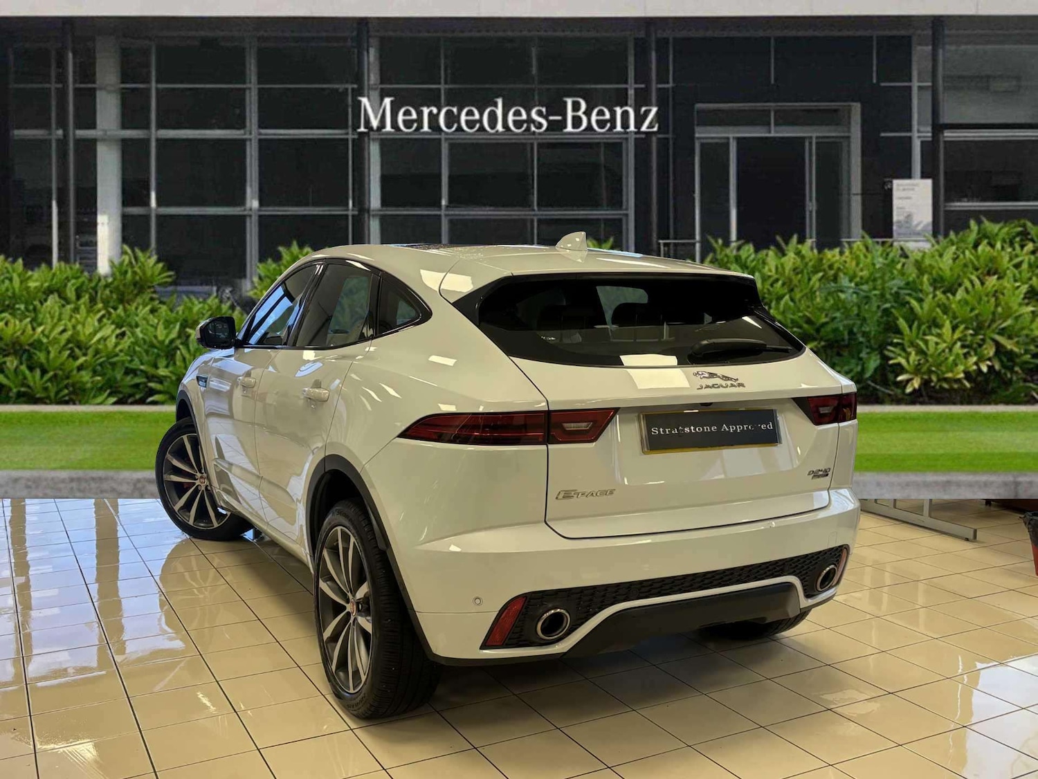 Used Jaguar E-Pace 2017 for sale - 76929095: Photo 2