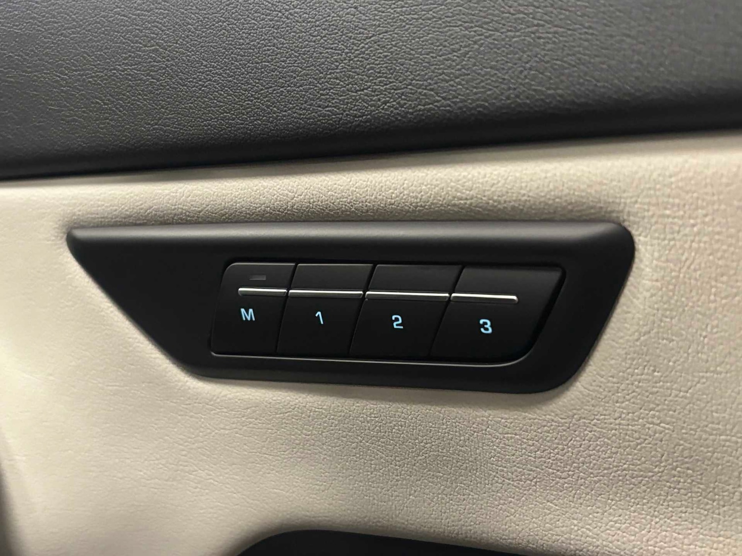 Used Jaguar E-Pace 2017 for sale - 76929095: Photo 7