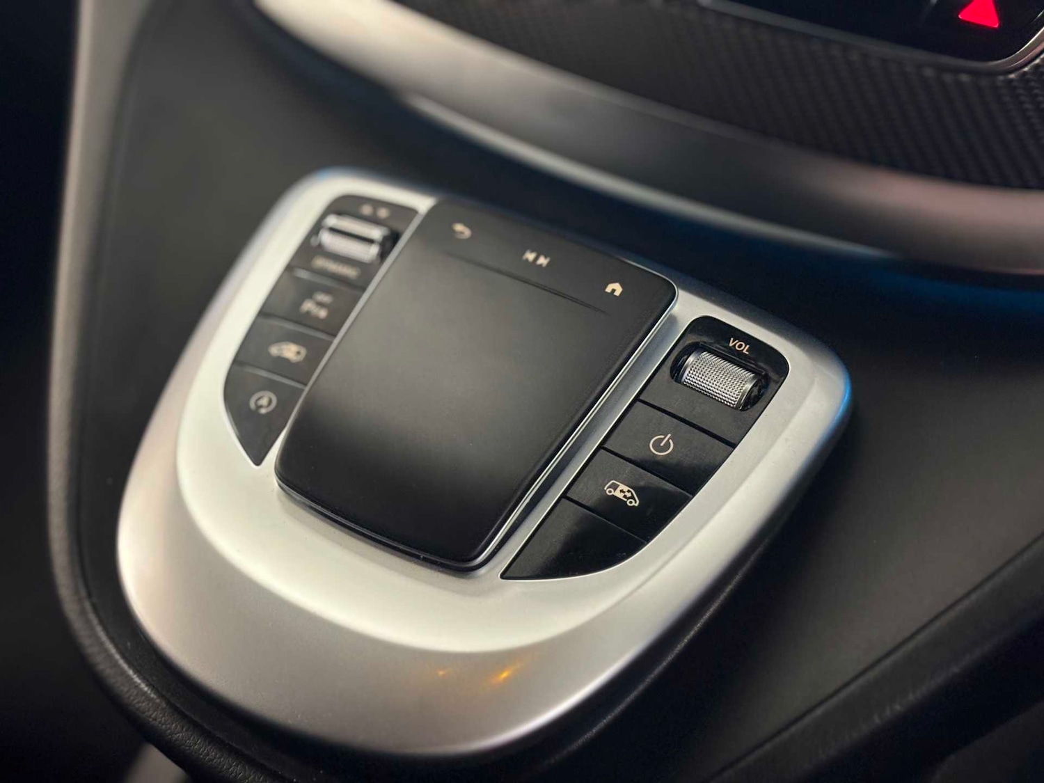 Used Mercedes-Benz V-Class 2023 for sale - 76624497: Photo 19