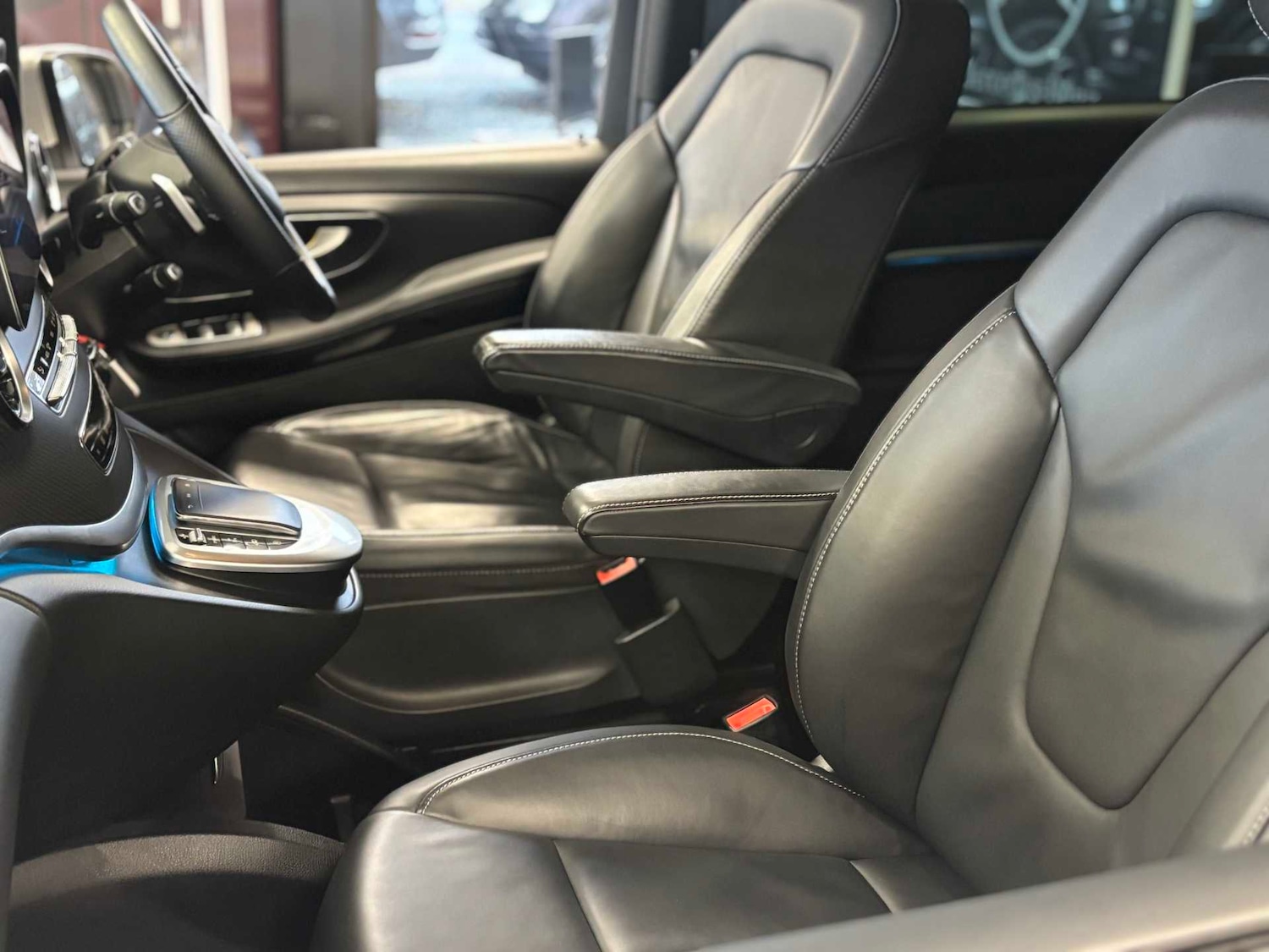 Used Mercedes-Benz V-Class 2023 for sale - 76624497: Photo 24