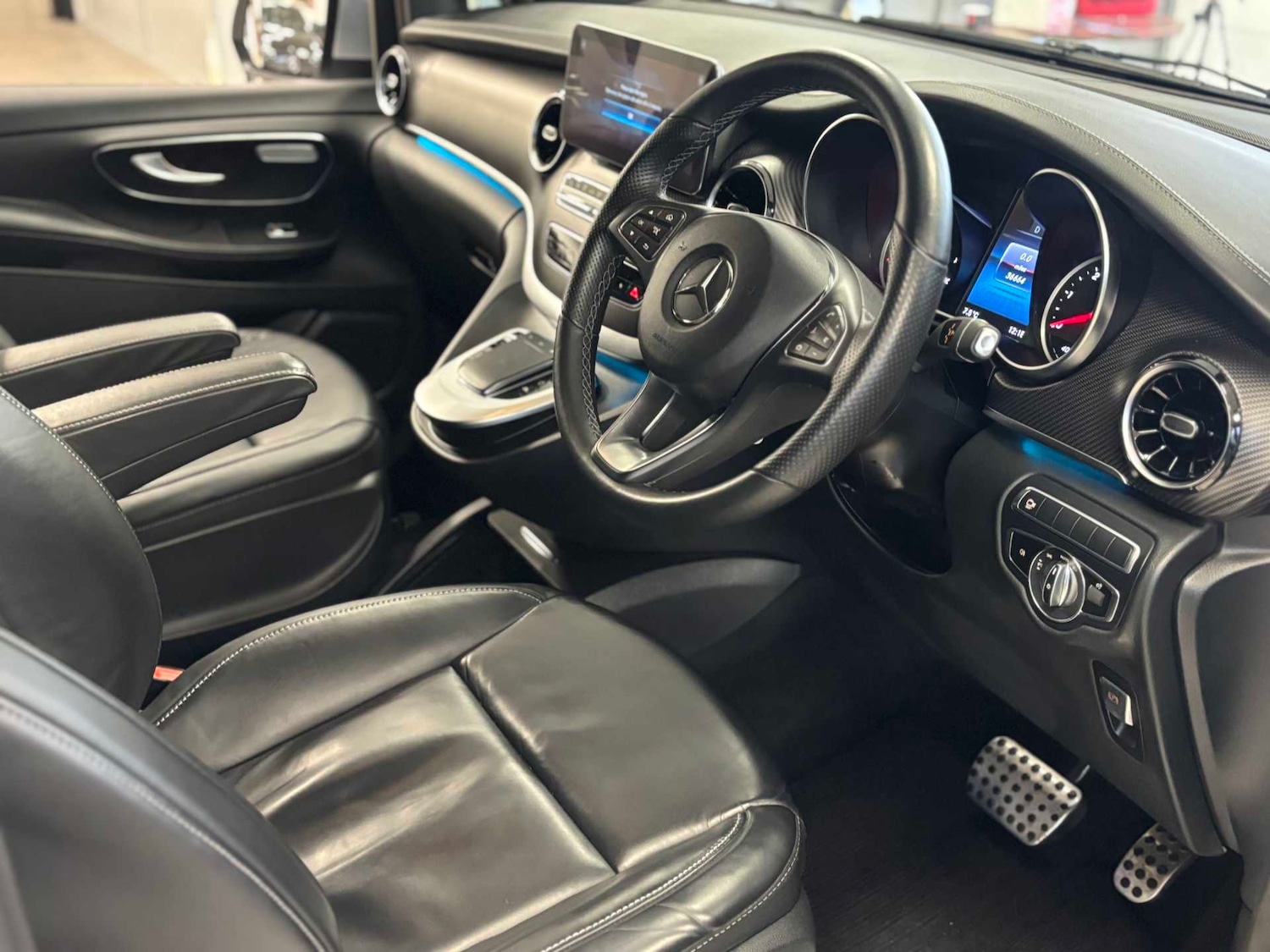 Used Mercedes-Benz V-Class 2023 for sale - 76624497: Photo 8