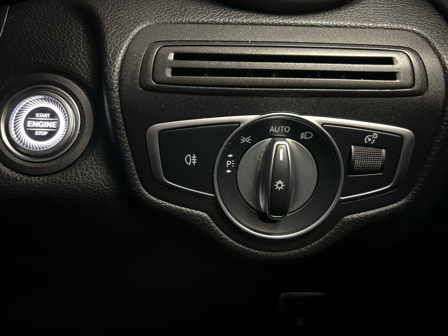 Used Mercedes-Benz GLC 2019 for sale - 76718229: Photo 21