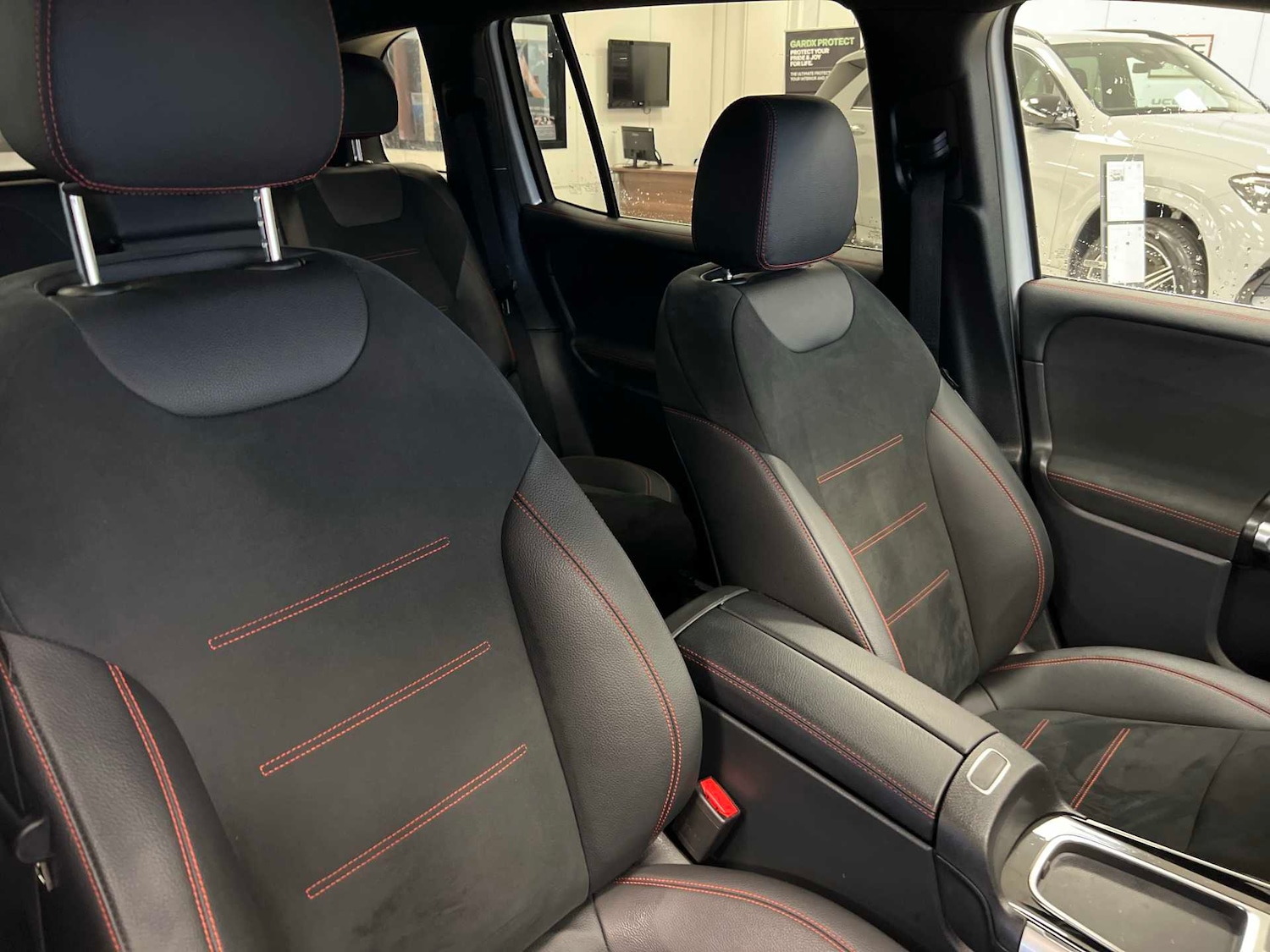 Used Mercedes-Benz GLB 2024 for sale - 76501797: Photo 35