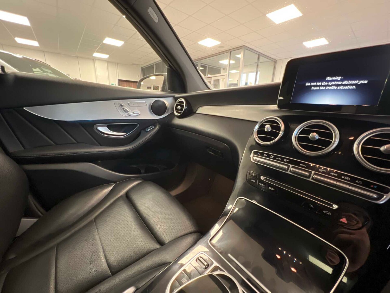 Used Mercedes-Benz GLC 2016 for sale - 77601335: Photo 23