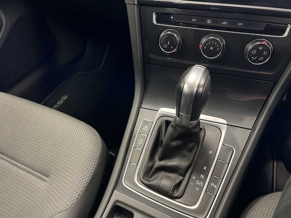 Used Volkswagen Golf 2019 for sale - 76218452: Photo 24