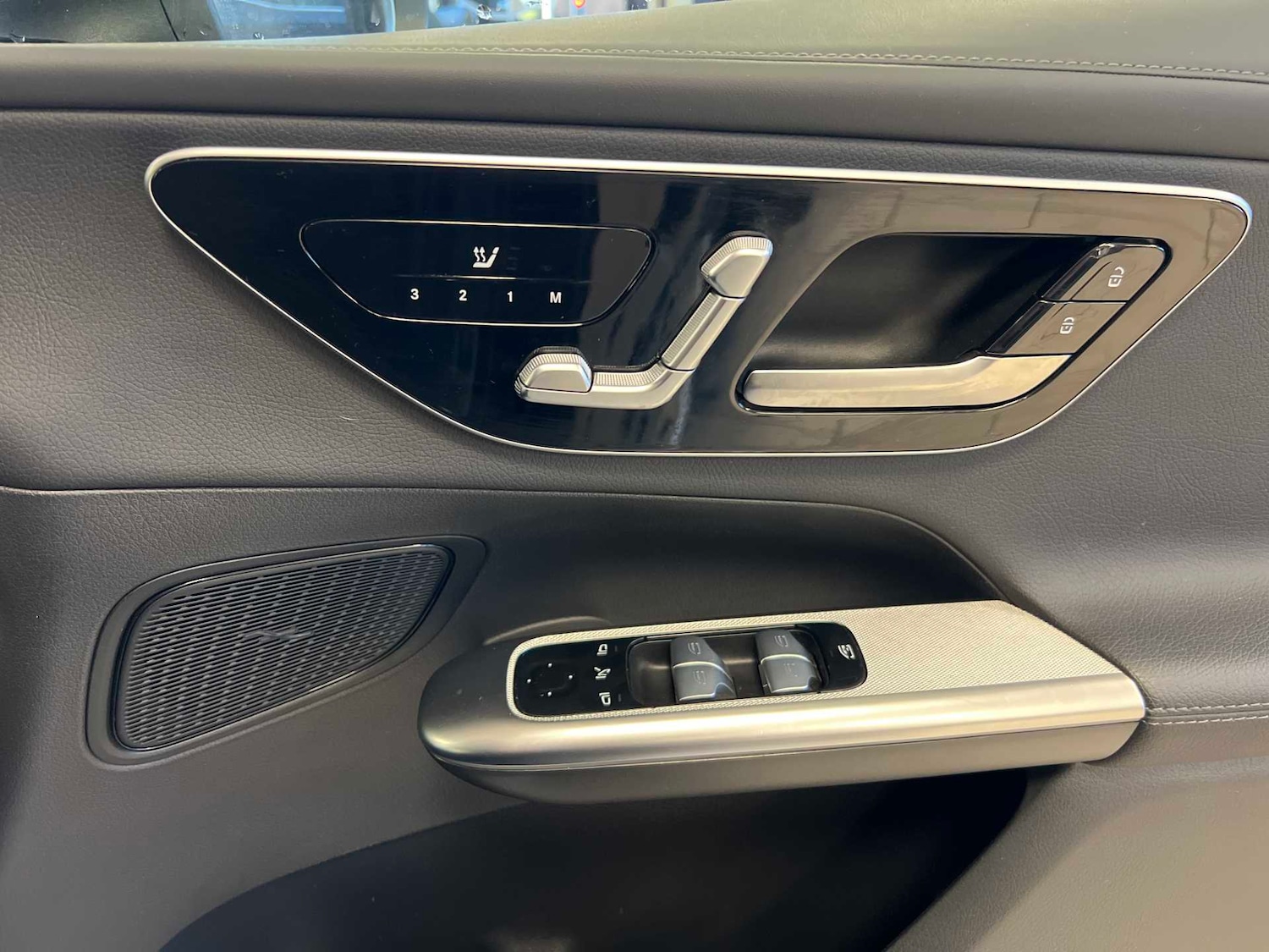 Used Mercedes-Benz GLC 2024 for sale - 76967729: Photo 32