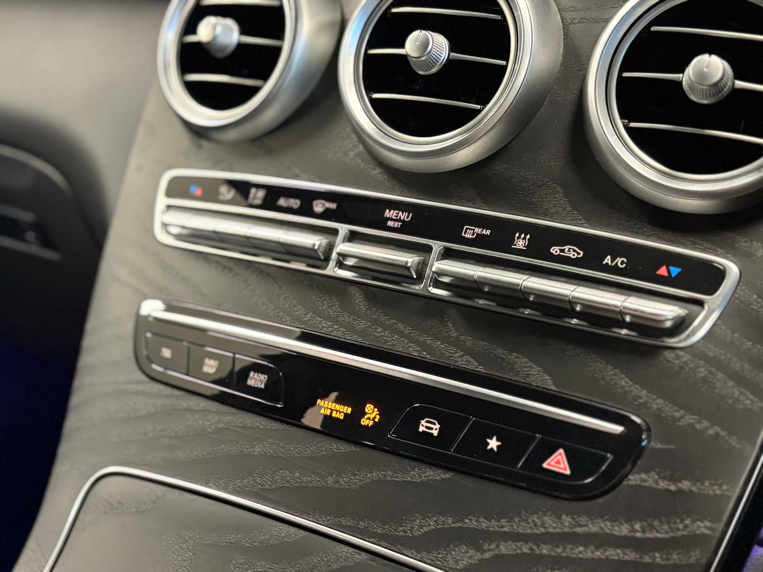 Used Mercedes-Benz GLC 2020 for sale - 76928982: Photo 16